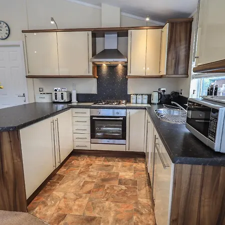 Hill Nyaraló *